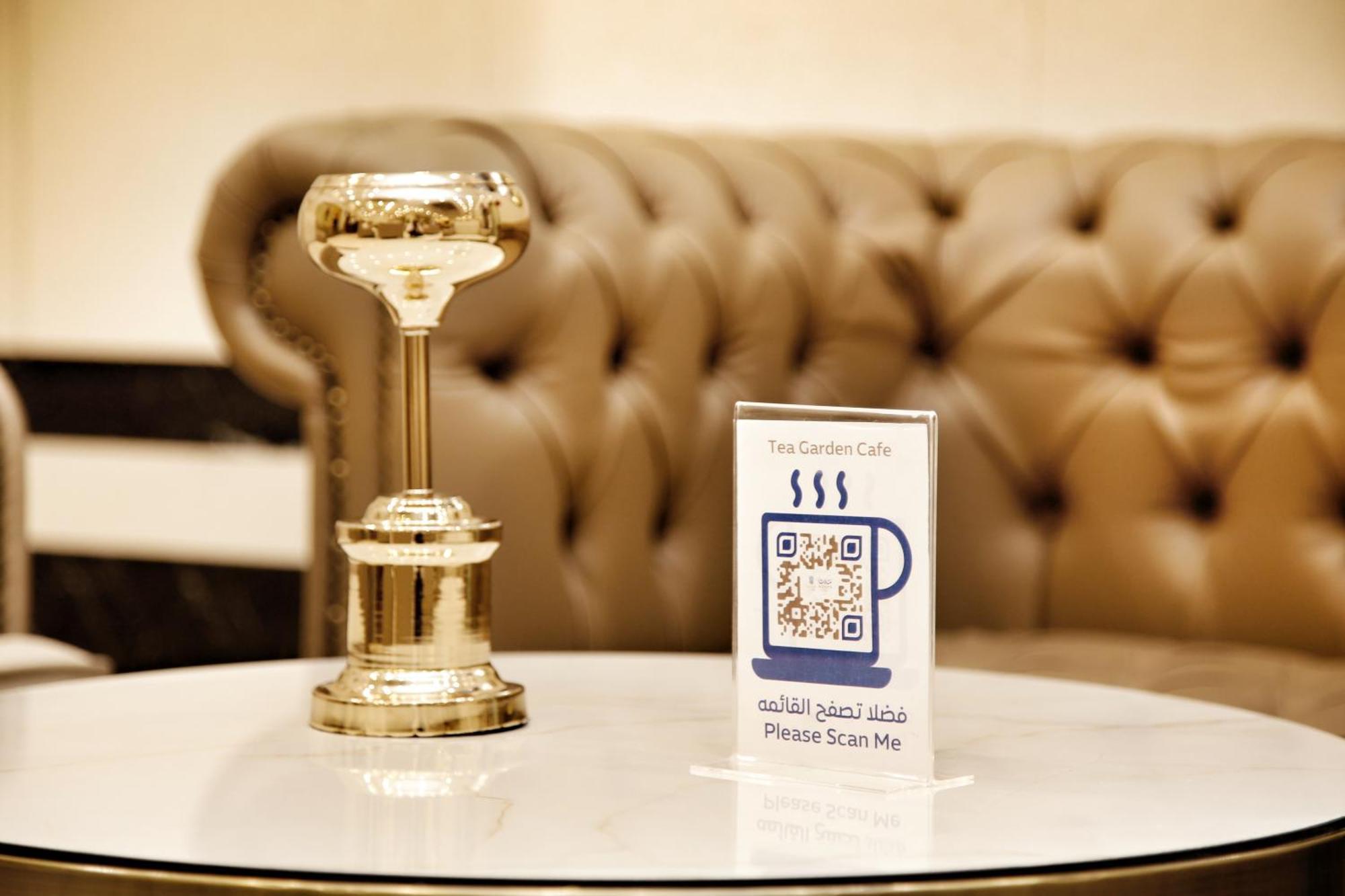 Maden Alrawda Hotel Medina Exterior photo QR code in a coffee shop