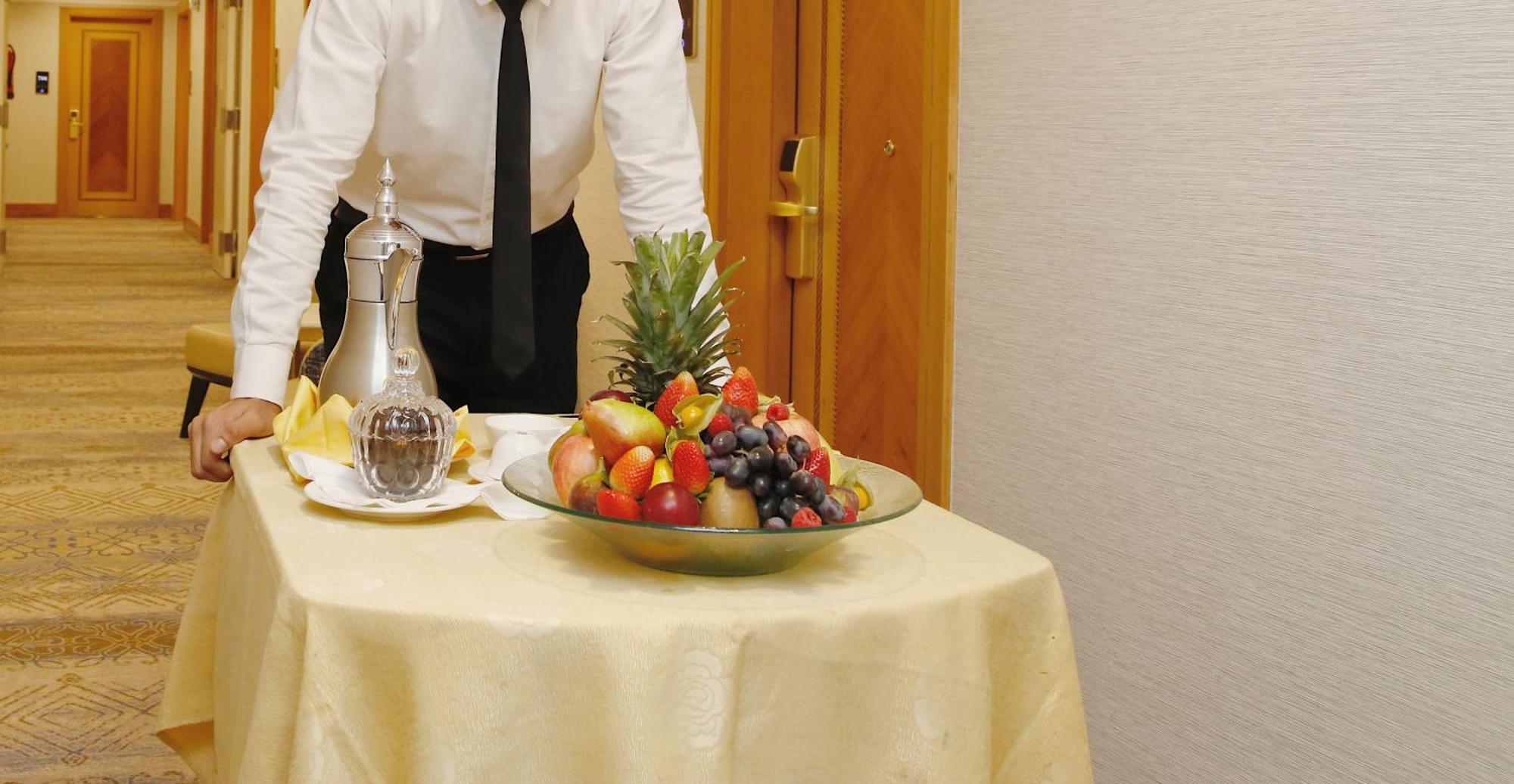 Maden Alrawda Hotel Medina Exterior photo Room service