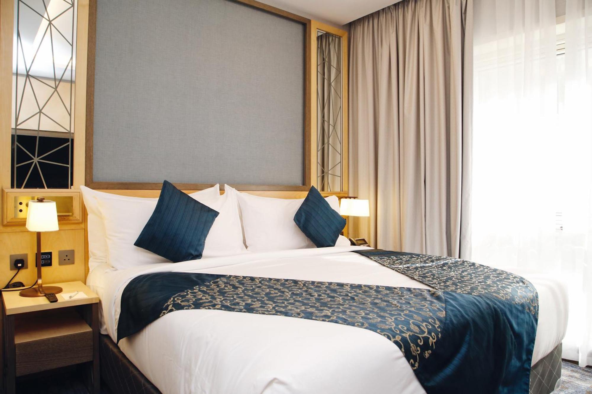 Maden Alrawda Hotel Medina Exterior photo A bed runner