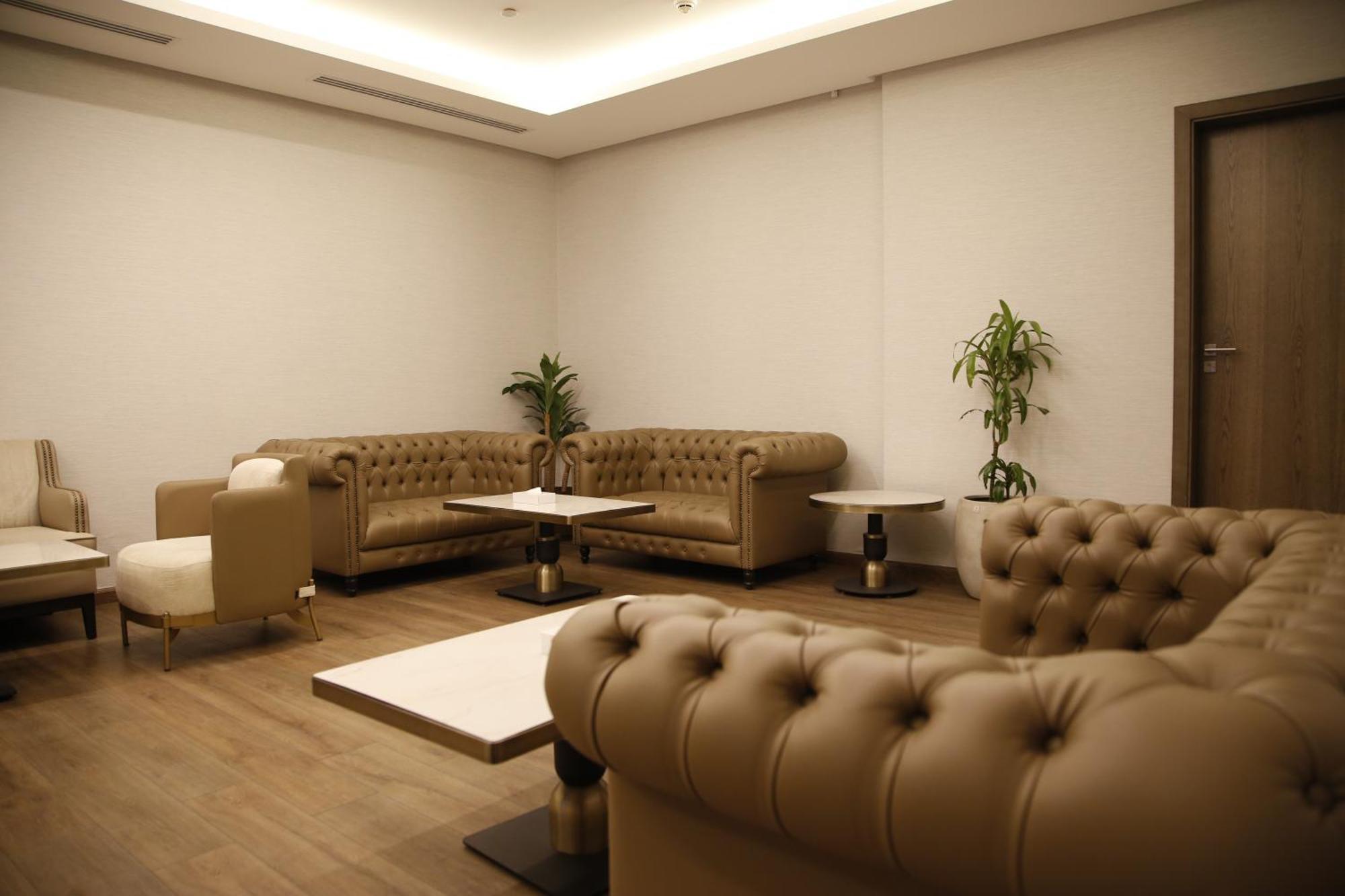 Maden Alrawda Hotel Medina Exterior photo VIP Lounge at Tan Son Nhat International Airport