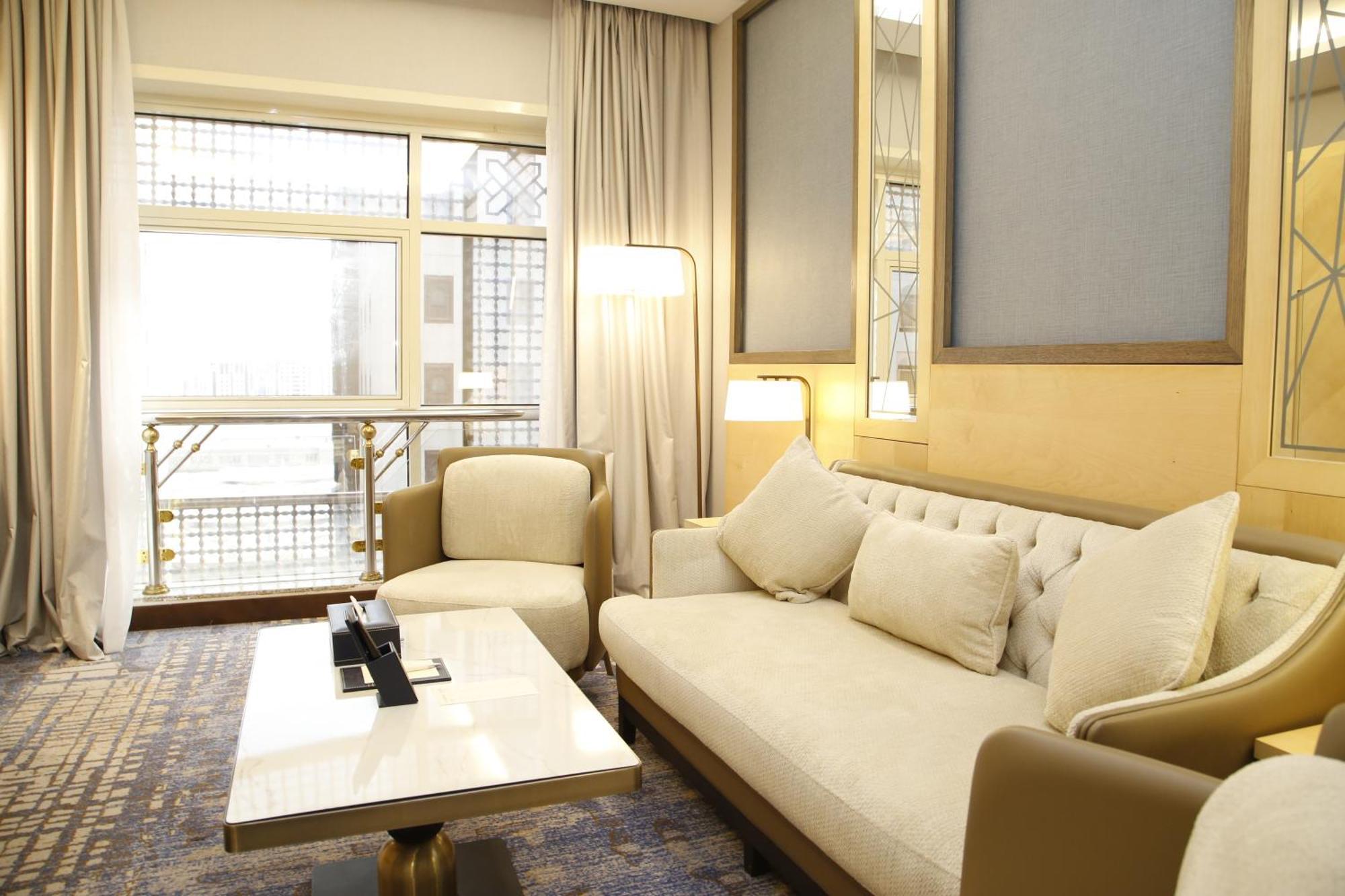 Maden Alrawda Hotel Medina Exterior photo A suite at the hotel